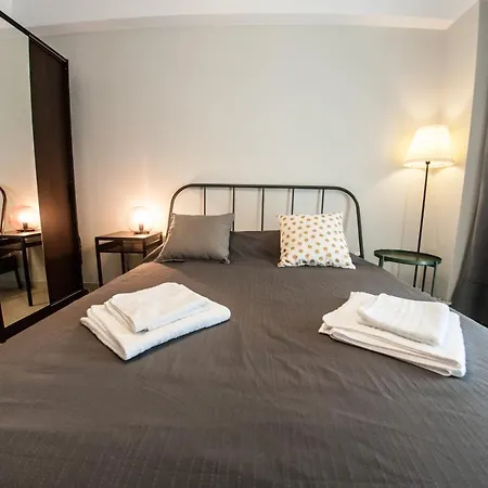 Appartement Club 2 *